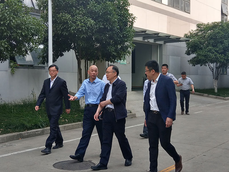 南京市一級巡視員、淮安市副市長、寧淮智能制造產(chǎn)業(yè)園黨工委書記許明一行調(diào)研考察南京奧聯(lián)電子